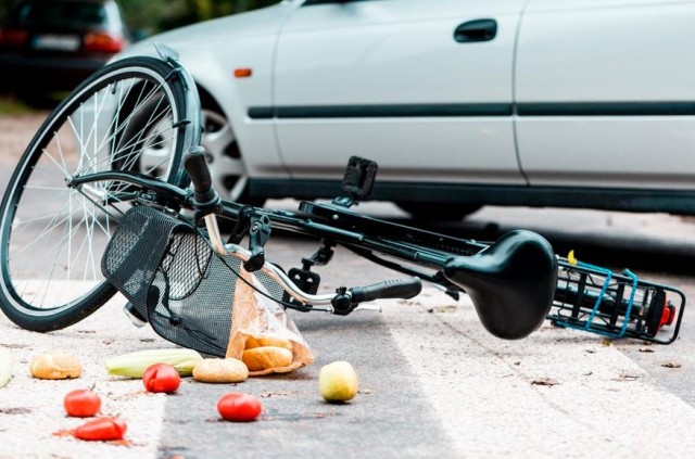 Полицейский в Подмосковье сбил велосипедиста и добил его ножом