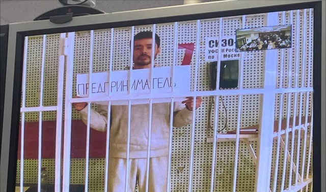 Аяз Шабутдинов заплакал в зале суда во время рассмотрения апелляции на его арест