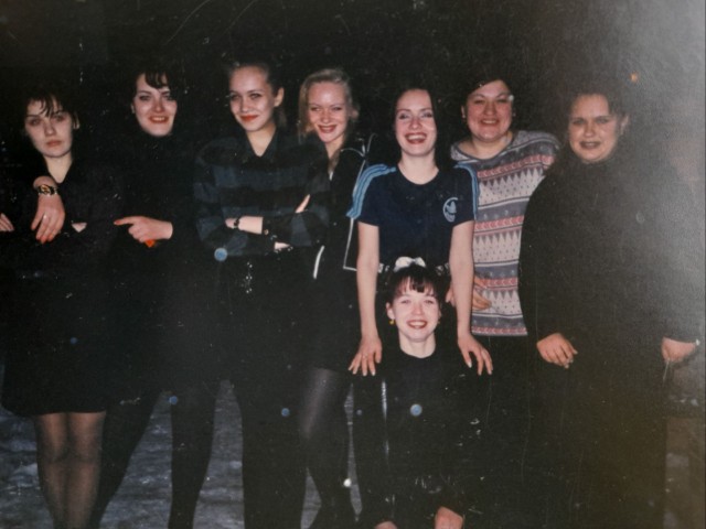 Девчата из 90-х и 00-х