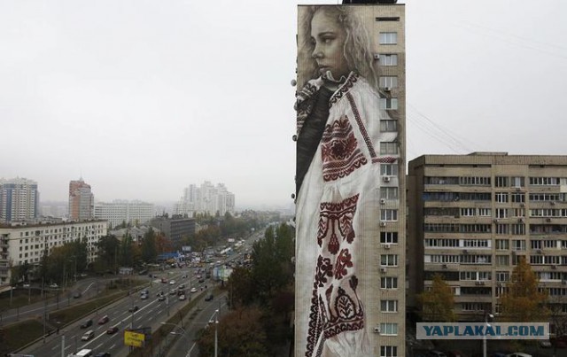 А у нас забор разрисовали