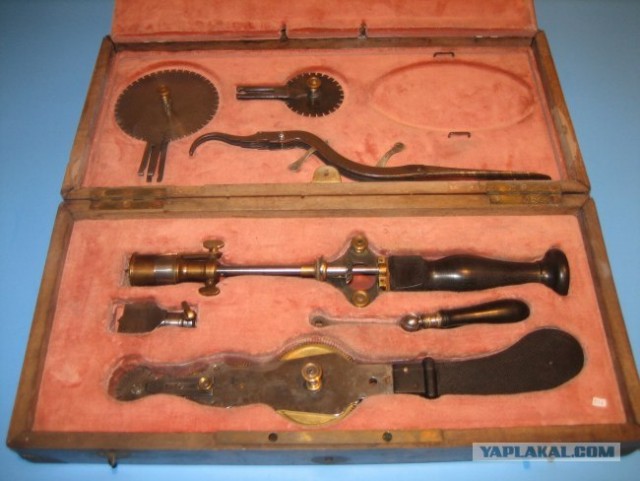 Старинные медицинские инструменты (11 фото)