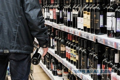 В России предложили ввести норму покупки алкоголя в одни руки