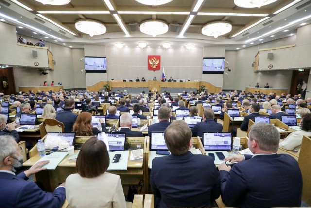Занять места согласно выданным мандатам