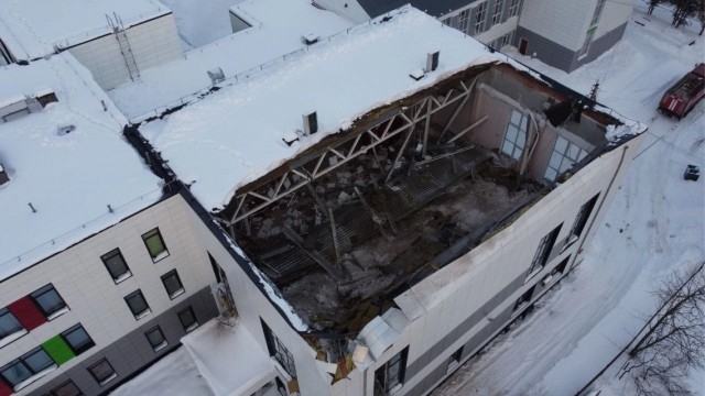 В школе в Пушкинском городском округе обрушилась кровля на площади 700 квадратных метров