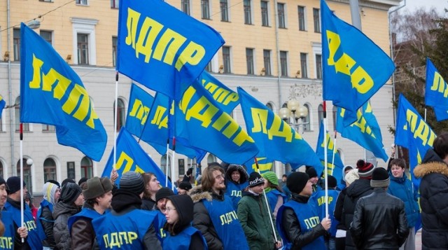 «Люди совсем озверели». Екатеринбуржцы заступились за спортсмена, надевшего футболку с гербом Украины