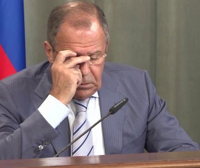 Контрабандисты пытались вывезти 225 килограммов золота на 800 миллионов рублей из Внукова в Дубай. Их задержали прямо в самолёте.