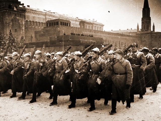 Фотографии связанных с историей Красной и Советской Армии.