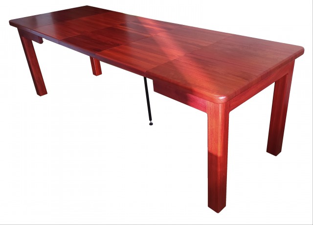 Стол а-ля за 300 тысяч