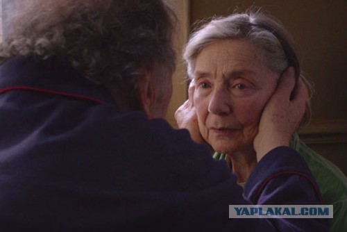 Пенсионер задушил тяжелобольную жену