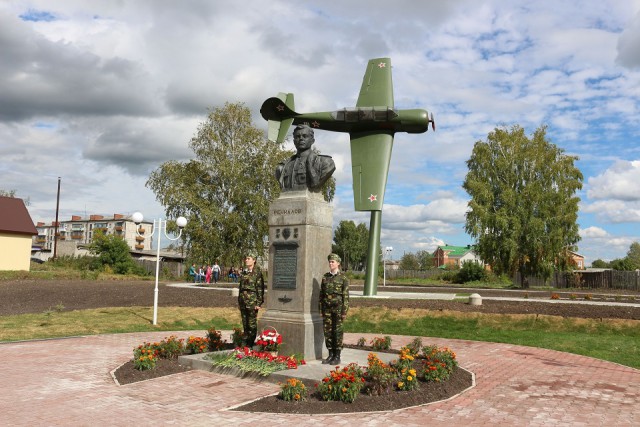 Дарите детям самолёты!