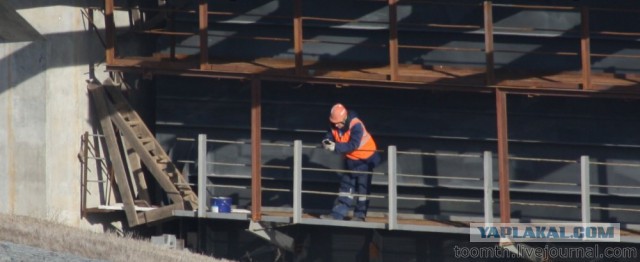 Возведение Крымского моста продолжается в ледоход