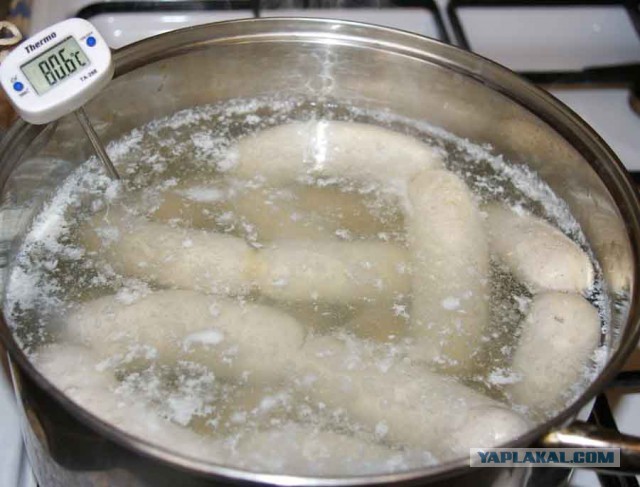 Колбаски белые, куриные. Просто и доступно.
