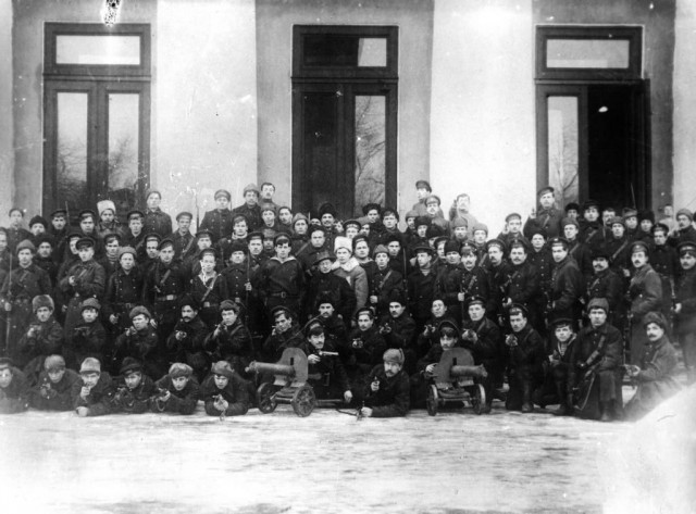 Фотографии связанных с историей Красной и Советской Армии.