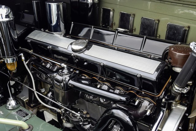 BMW E32 с двигателем V16 – безумный концепт, который так и не пошел в серию
