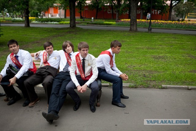 Школьницы на последнем звонке 2013