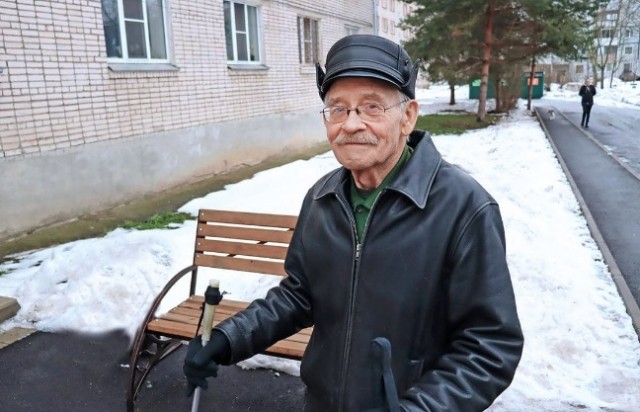 Дедушка из Великого Новгорода пожертвовал на нужды СВО 350 тыс.рублей.