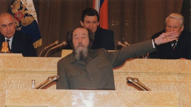 "Погоди". Как генерал Дубынин остановил Ельцина, решившего по совету Солженицына продать Японии Курильские острова