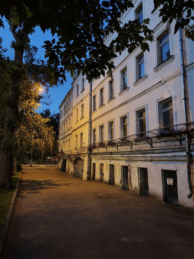 Шляюсь по  Москве