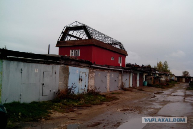 А у нас в гаражах есть постройка одна