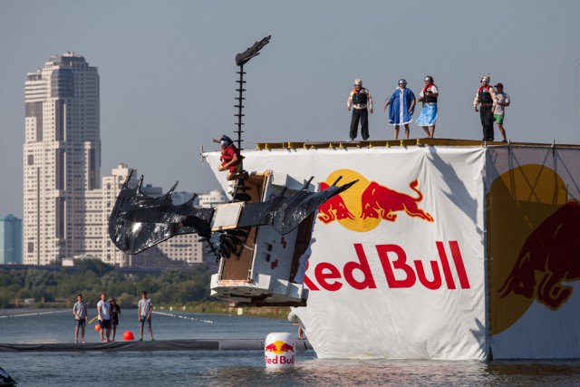 Red Bull Flugtag 2015: полет головы Михалкова