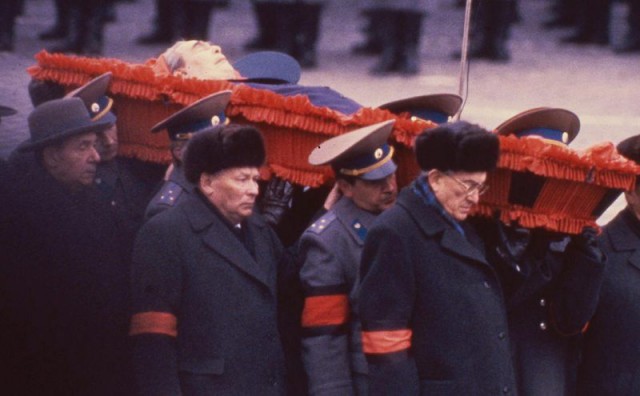 Вот и проходит год (опрос)