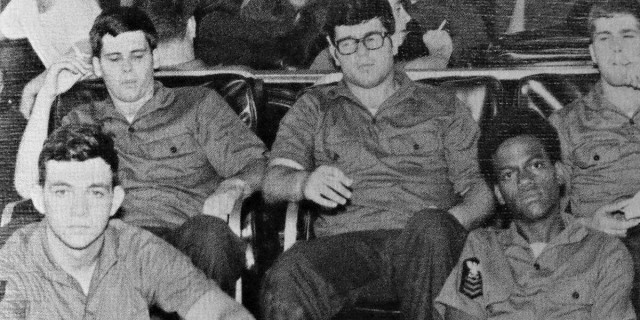 «Китти Хок» 1972: расовые беспорядки на боевом авианосце