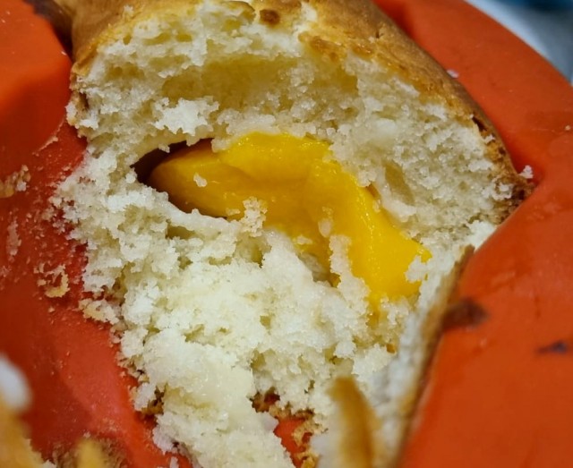 Быстро-вкусно: пирог на сметане с персиками