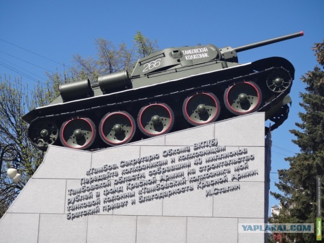 Советские монументы и уличные памятники