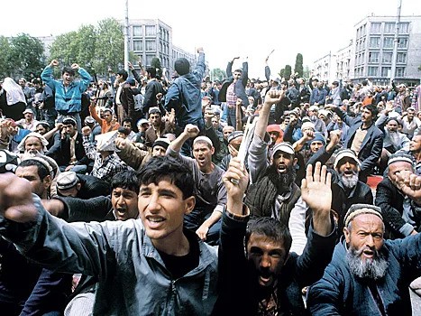 "Вытаскивали и насиловали толпой": Депутат напомнил ревизорам из Таджикистана о постыдном