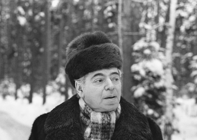 «Как бальзам на душу!»: Редкие фотографии известных советских артистов