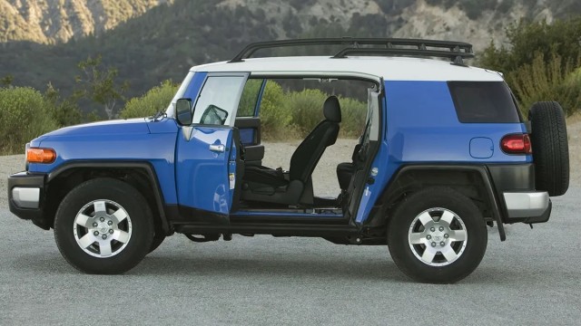 Toyota Motor 21 октября провела мировую премьеру новой модели — внедорожника Land Cruiser FJ по прозвищу «бэби-Круизер»