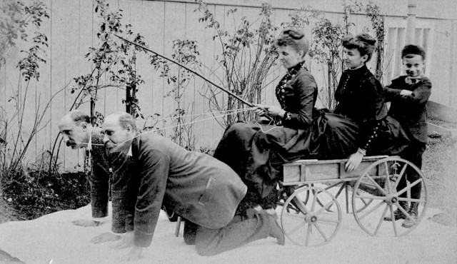 Имитация насилия в винтажной фотографии