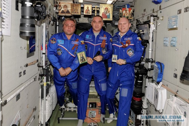 Российские космонавты отказываются брать пистолеты