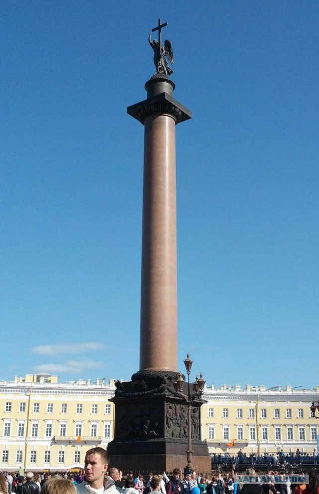 Поднятие Александровской колонны в 1832