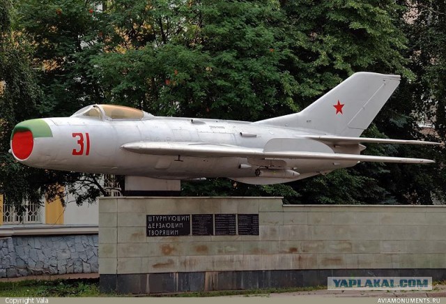 20 самых интересных авиапамятников