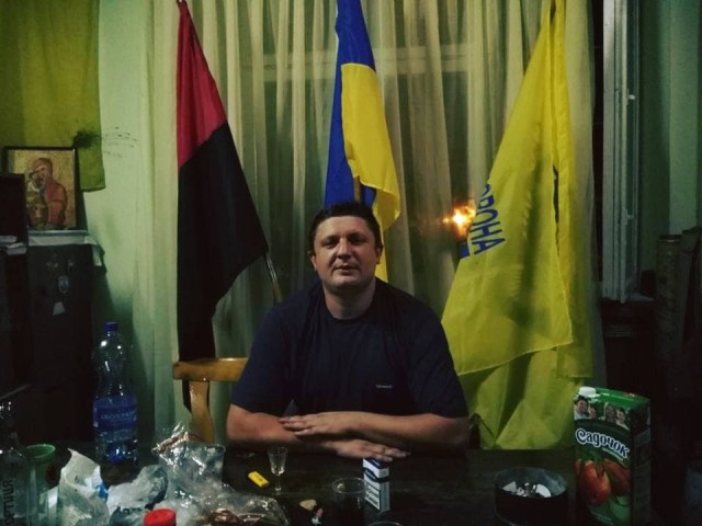 В Кабинет Министров Украины прорывается неизвестный мужчина, угрожает взорвать внутри гранату.