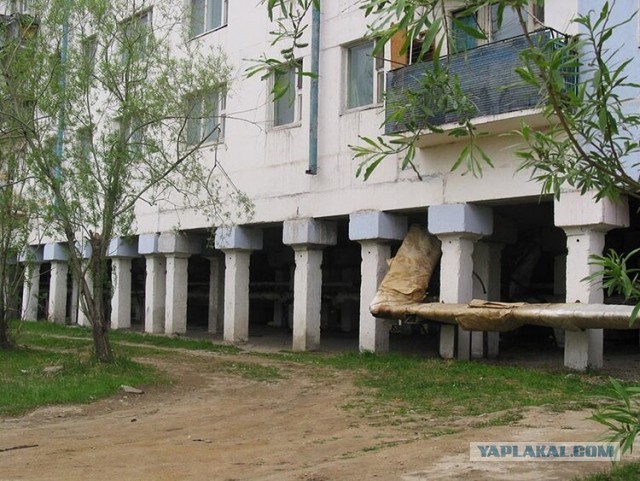 На Камчатке новый детсад за полмиллиарда рублей разрушается после зимы