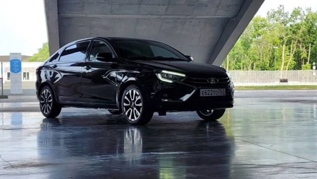 АВТОВАЗ подготовил удлиненный седан LADA Vesta NG для чиновников