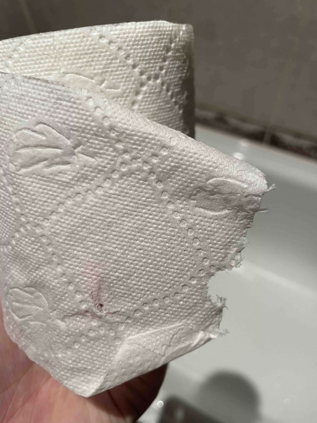 Сколько кусков отрываете туалетной бумаги?