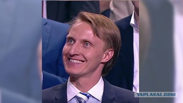 Надувная змея. В Саратове тренер высмеял подарок министра чемпиону мира