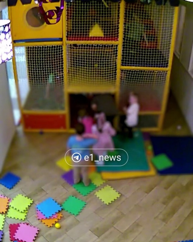 В Екатеринбурге мстительная бабушка устроила разборки с чужим ребенком в игровой.