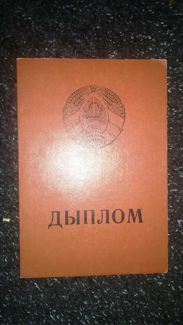 В Петербурге выпускница через суд вернула красный аттестат, отобранный школой
