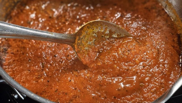 Домашняя паста с помидорами и зеленью