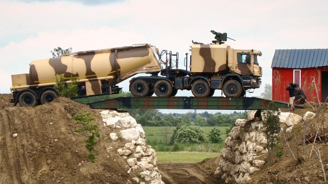 Новинки среди армейских грузовиков 2016 года.