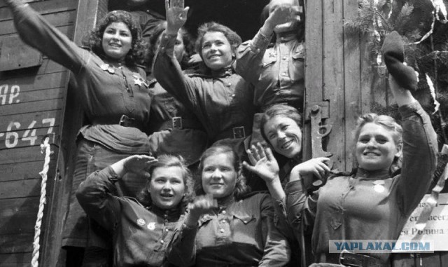 Женщины и война. Только улыбки