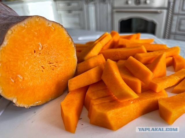 Быстро-вкусно: пирог на сметане с персиками