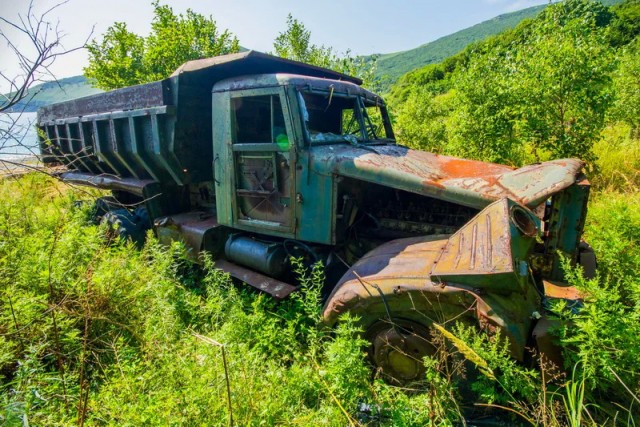 Заброшенный остров Аскольд: забытая техника, казарменный городок артиллеристов и золотое прошлое
