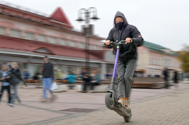 В России хотят сделать выделенную полосу для нового вида транспорта - для электросамокатов