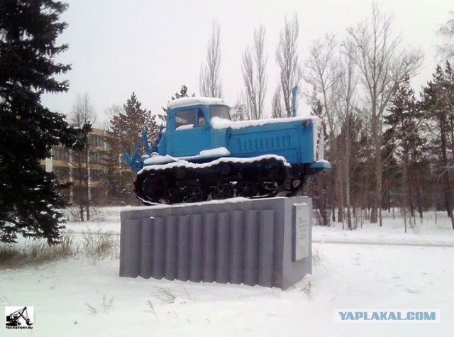 Автомобили на постаменте