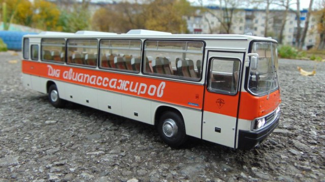 Радиоуправляемая модель ИКАРУС-250.58 с дымом из глушителя и на магнитной подвеске
